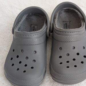 Like New: Crocs Classic Lined Clog Women 6 (Men’s 4)